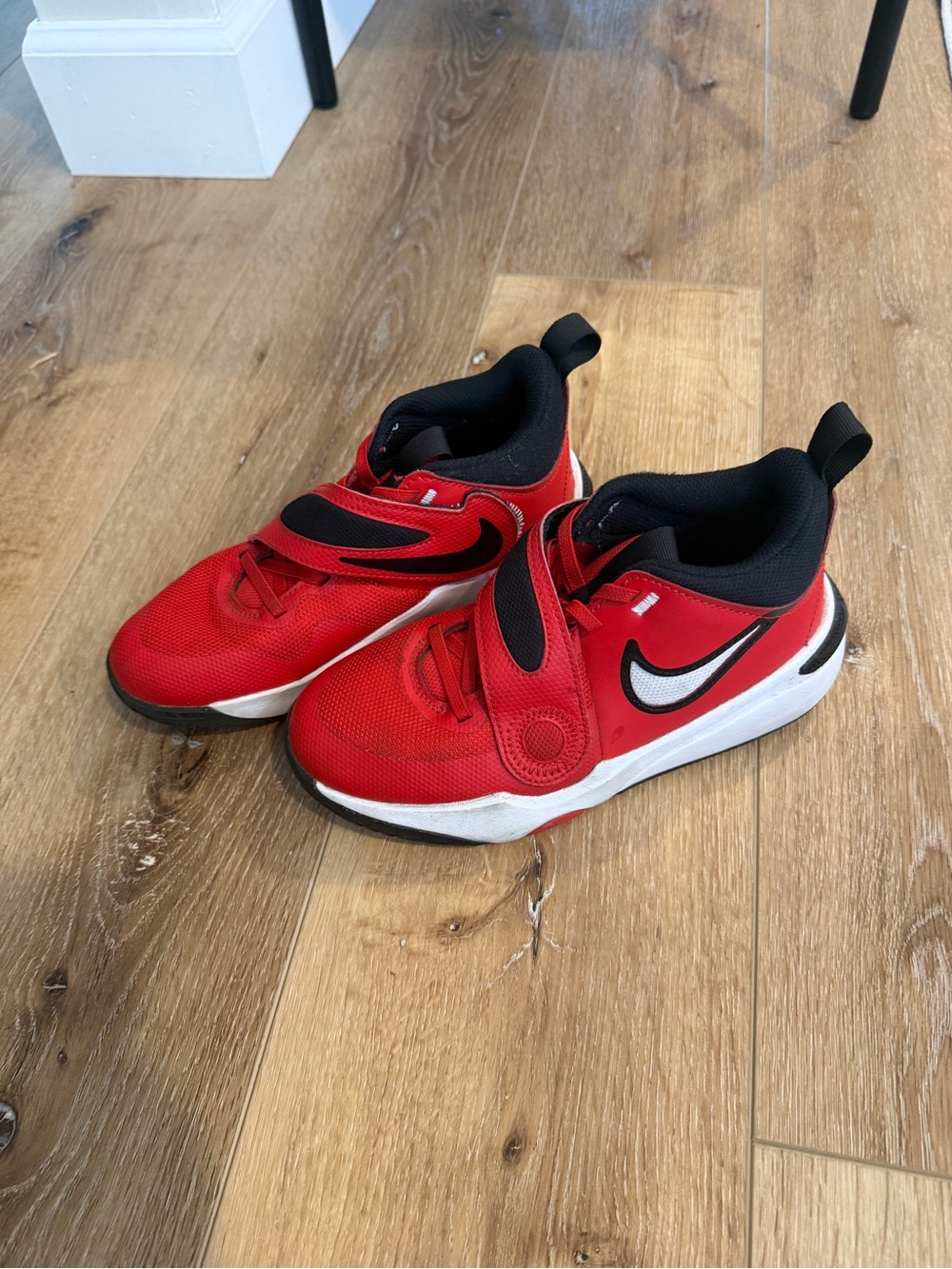 Nike Big Kids' Red basketball Shoes 4Y
